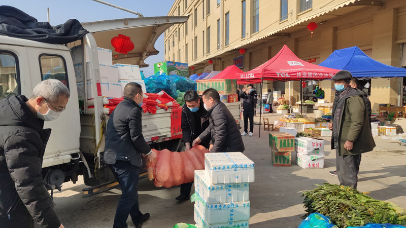 浦江農批市場暖心物資馳援鄭宅東莊