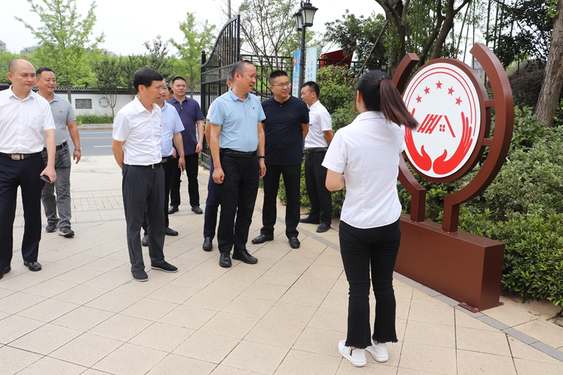 湖州市建設局副局長陳明法到華悅物業考察“紅色物業”創建工作